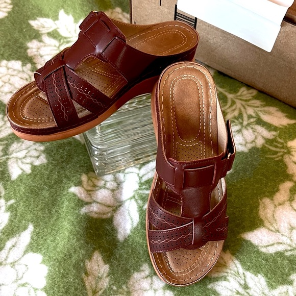 Size 7 Leather Summer sandals wedge Slip on Mules brown lightweight, like new. - Picture 6 of 12